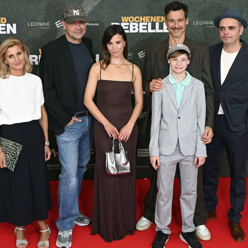Der Cast von "Wochenendrebellen" auf der Premiere, München 2023
