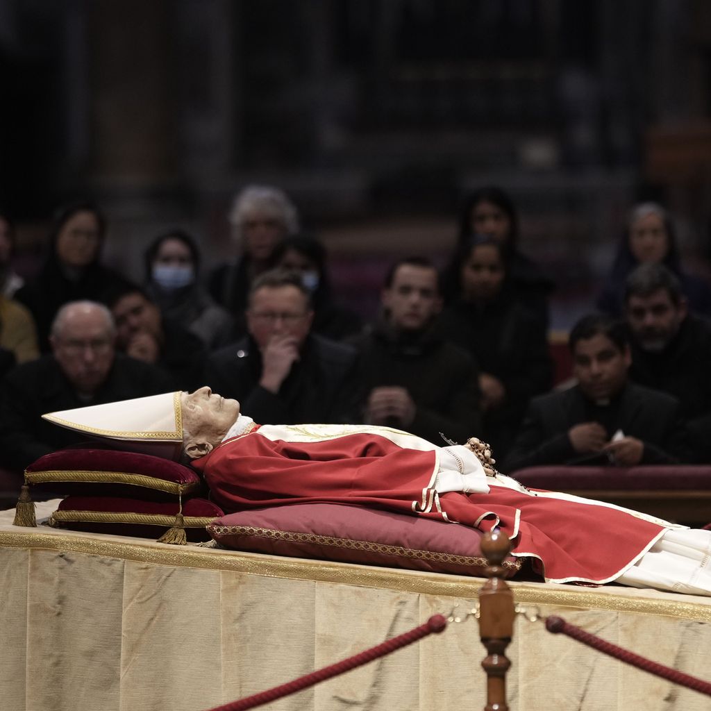 Der Leichnam von Papst Benedikt XVI
