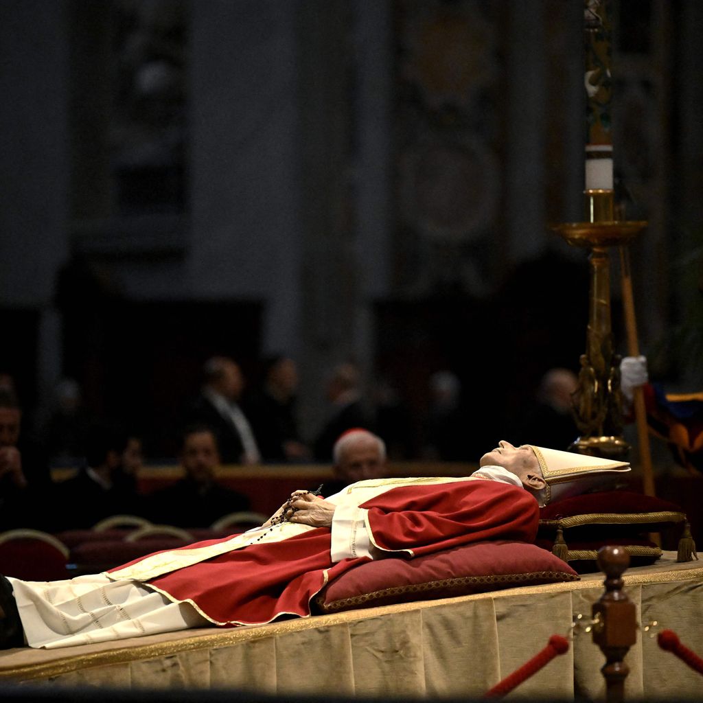 Der Leichnam von Papst Benedikt XVI