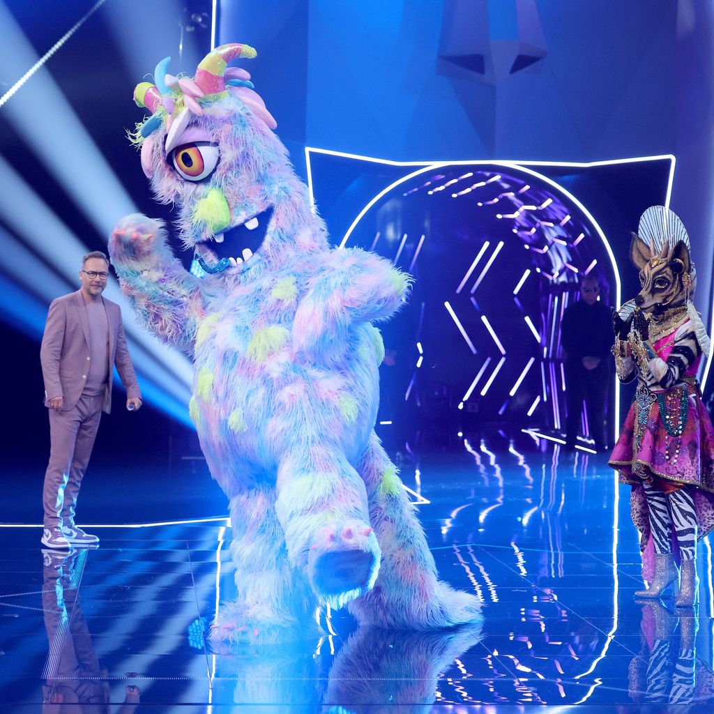 Matthias Opdenhövel, der Lulatsch und das Okapi bei "The Masked Singer"