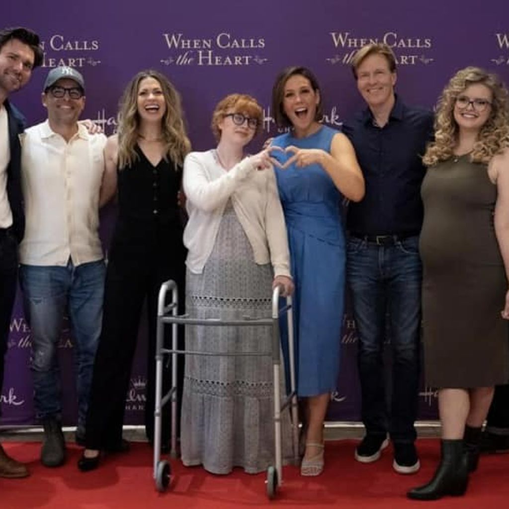Mamie Laverock und der "When Calls The Heart"-Cast, Oktober 2024