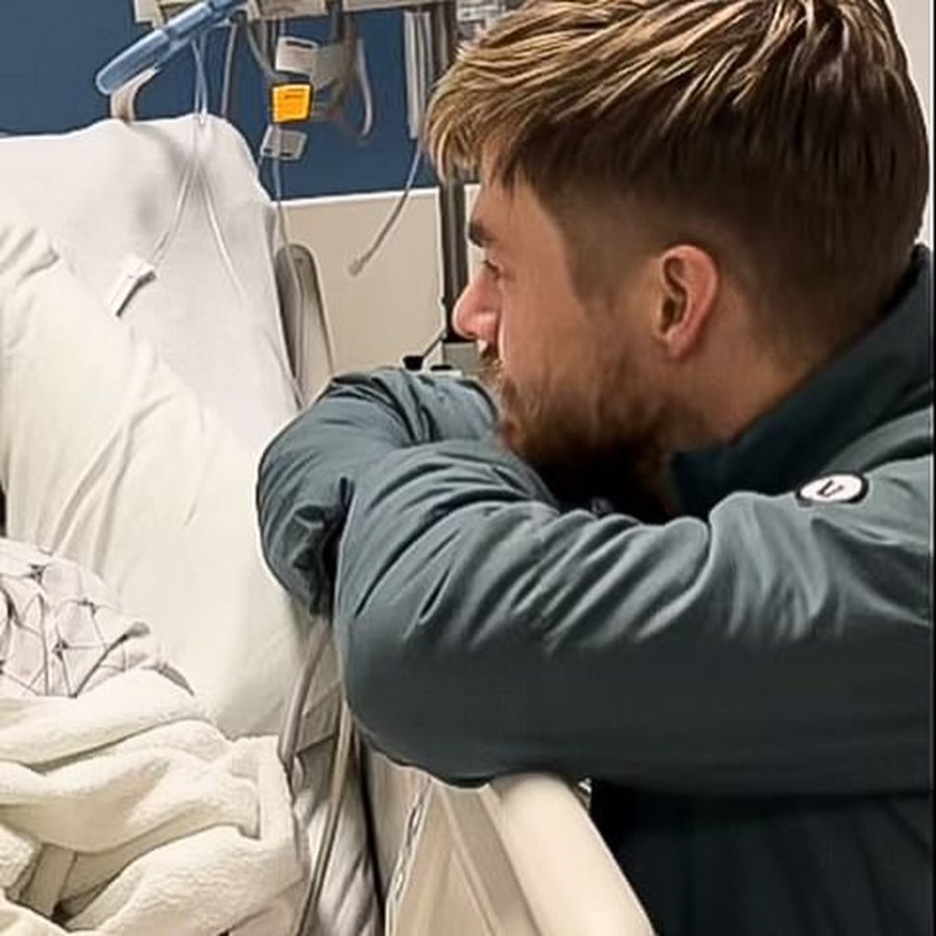 Derek Hough am Krankenhausbett seiner Frau