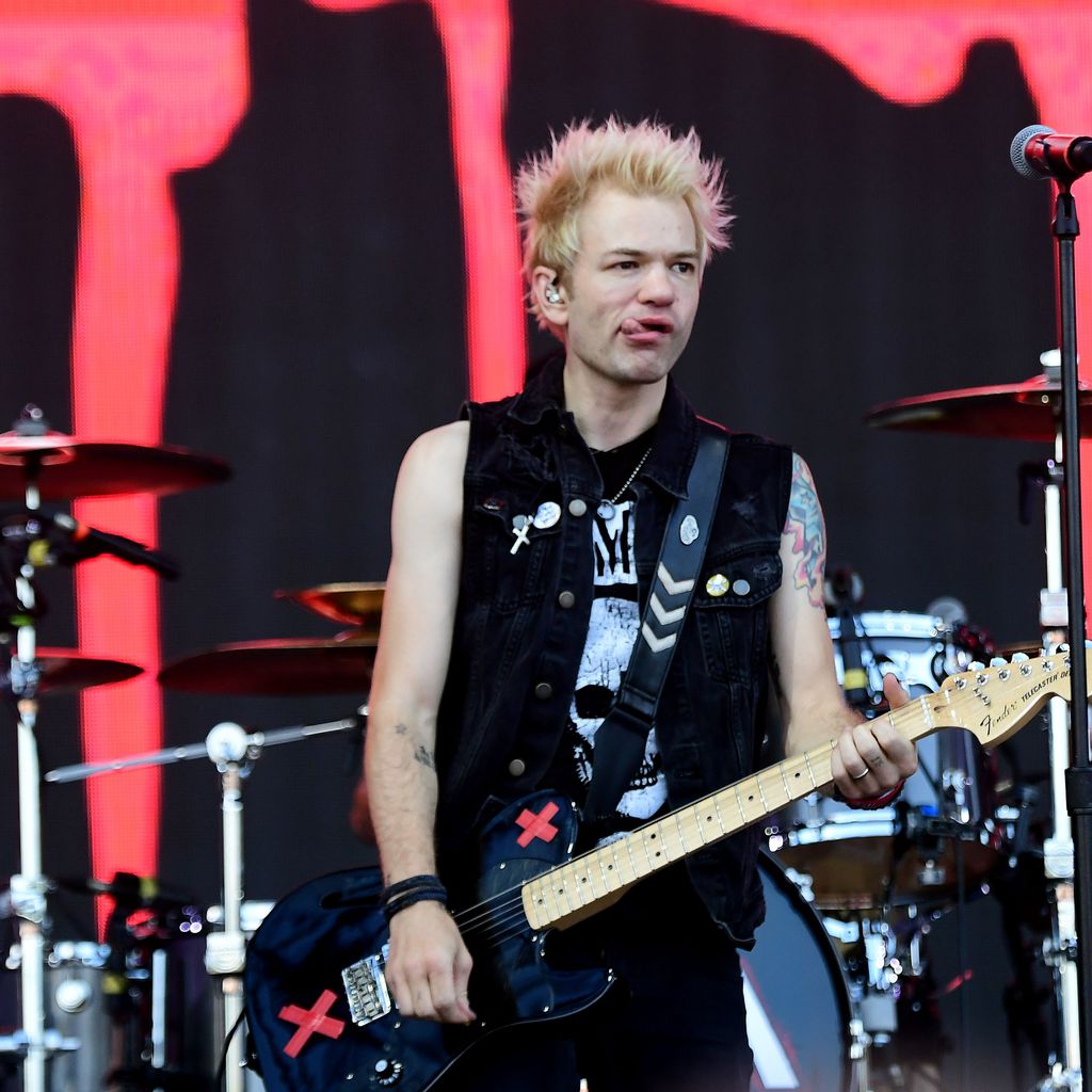 Deryck Whibley bei einem Auftritt seiner Band Sum 41