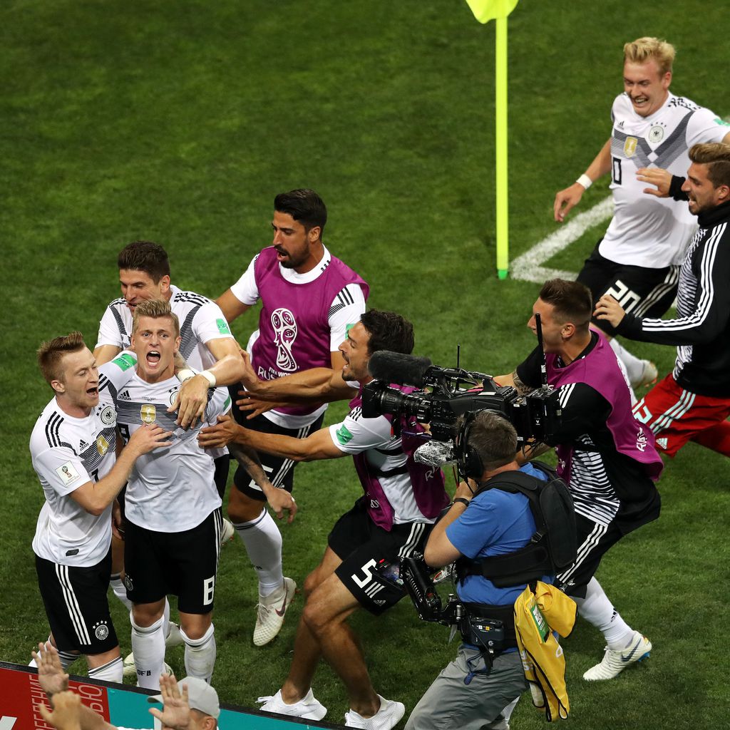 Deutsche Fußballnationalmannschaft nach dem Tor von Toni Kroos gegen Schweden