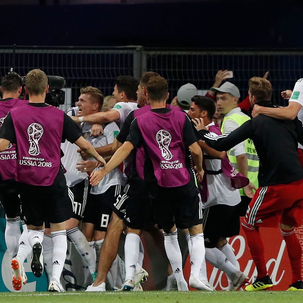 Deutsche Fußballnationalmannschaft nach dem Tor von Toni Kroos gegen Schweden