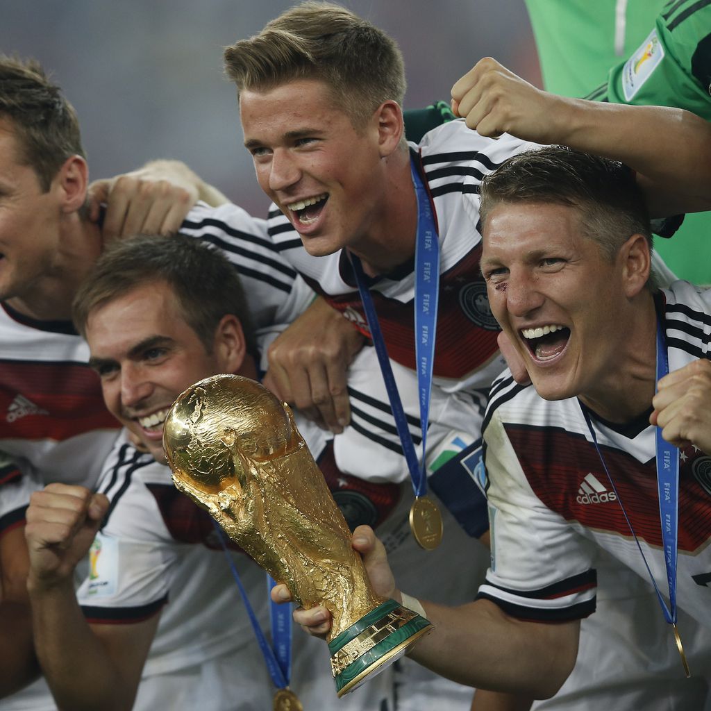 Miroslav Klose, Philipp Lahm, Eric Durm und Bastian Schweinsteiger nach dem WM-Sieg 2014