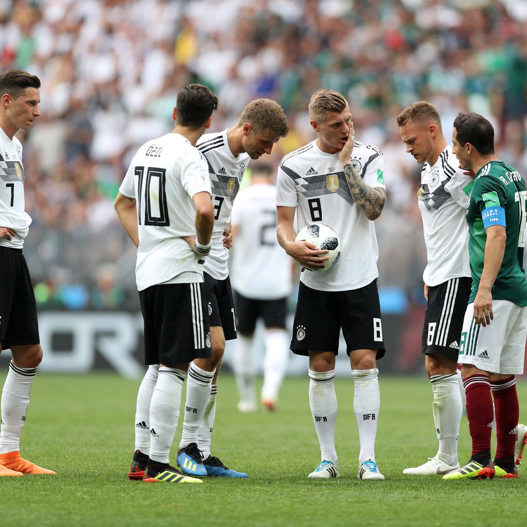 Deutsche und mexikanische WM-Kicker beim Vorrundenspiel