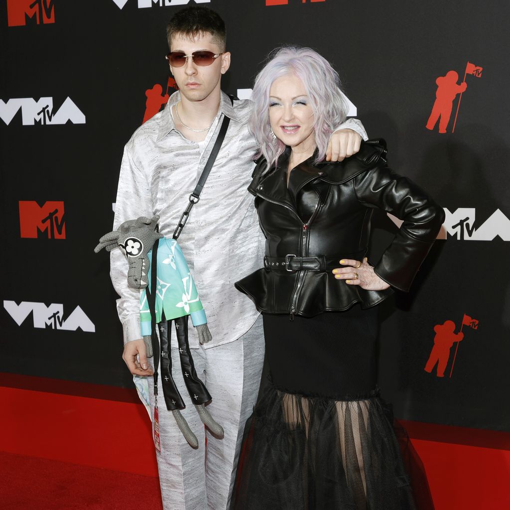 Dex Lauper mit seiner Mutter Cyndi Lauper, Sängerin