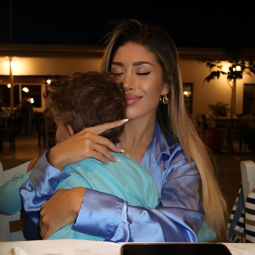 Diana June mit ihrem Sohn Adrian