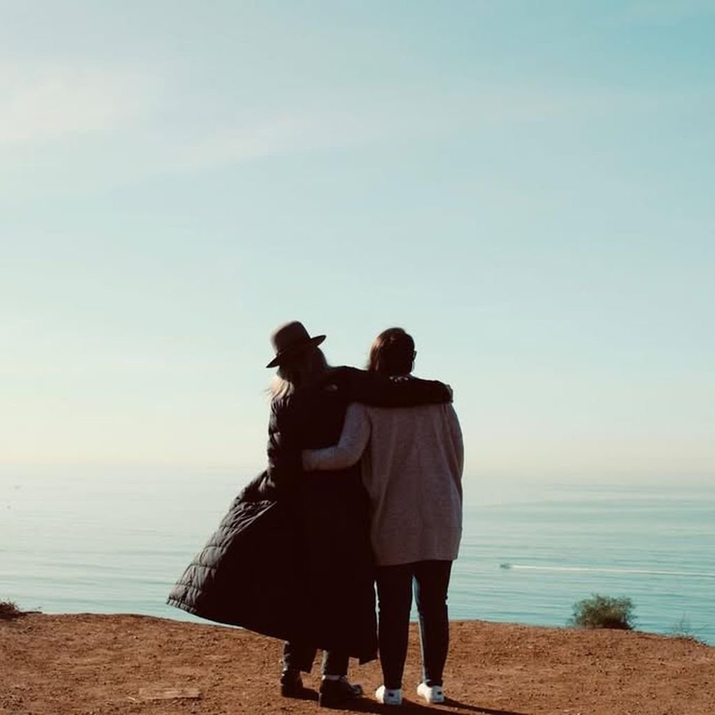 Diane Keaton und Tochter Dexter schauen aufs Meer