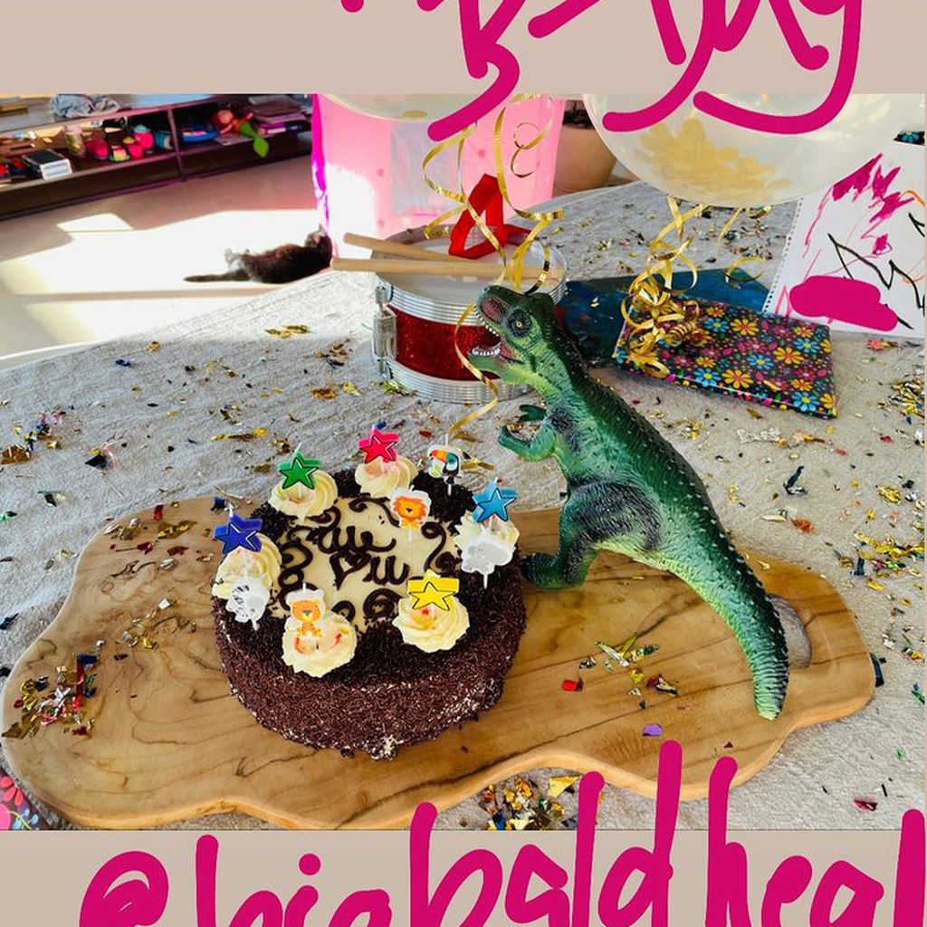 Von Diane Kruger gab es für Norman Reedus Kuchen und ein Dinosaurier-Spielzeug zum Geburtstag