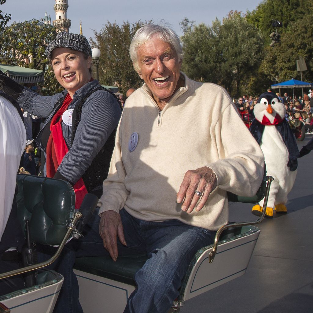 Dick Van Dyke und Ehefrau Arlene Silver Van Dyke im Dezember 2015 im Disneyland in Anaheim