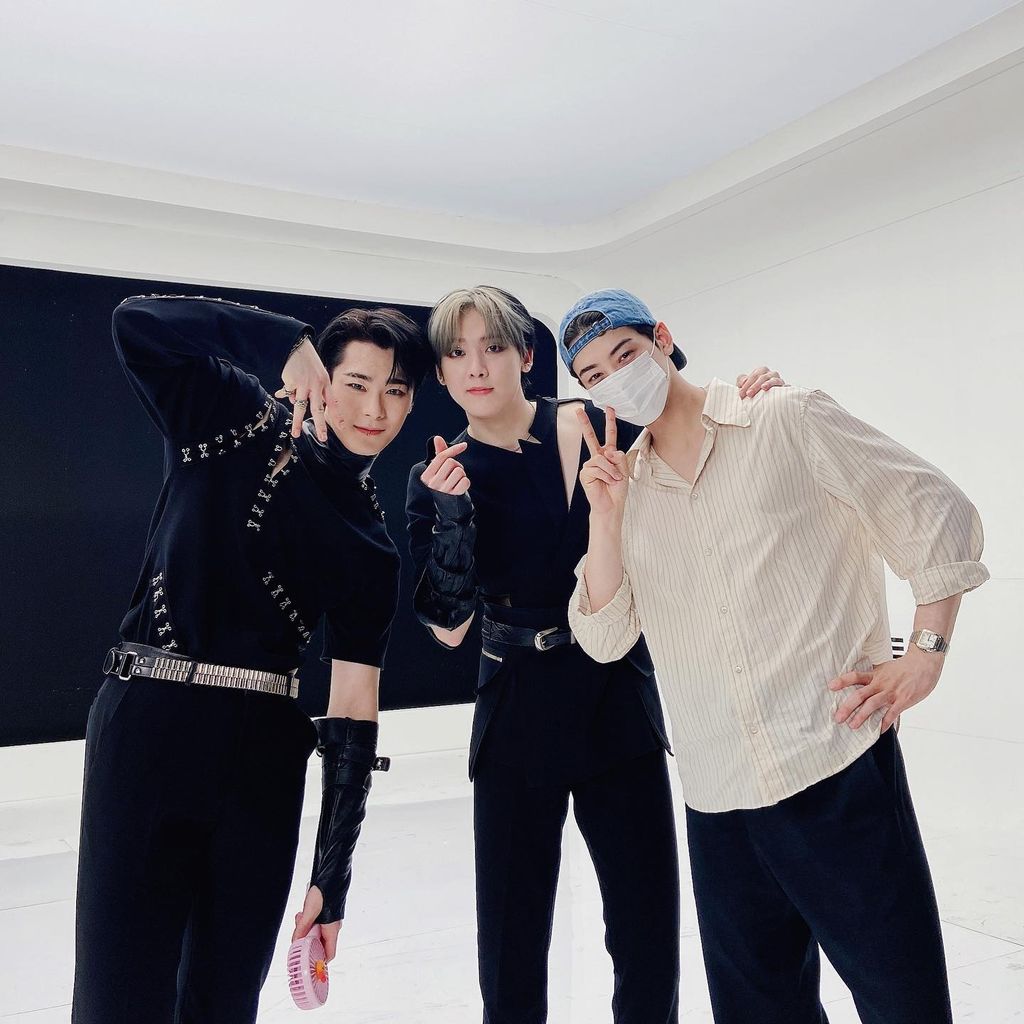 Die Astro-Mitglieder Moonbin, Sanha und Eunwoo