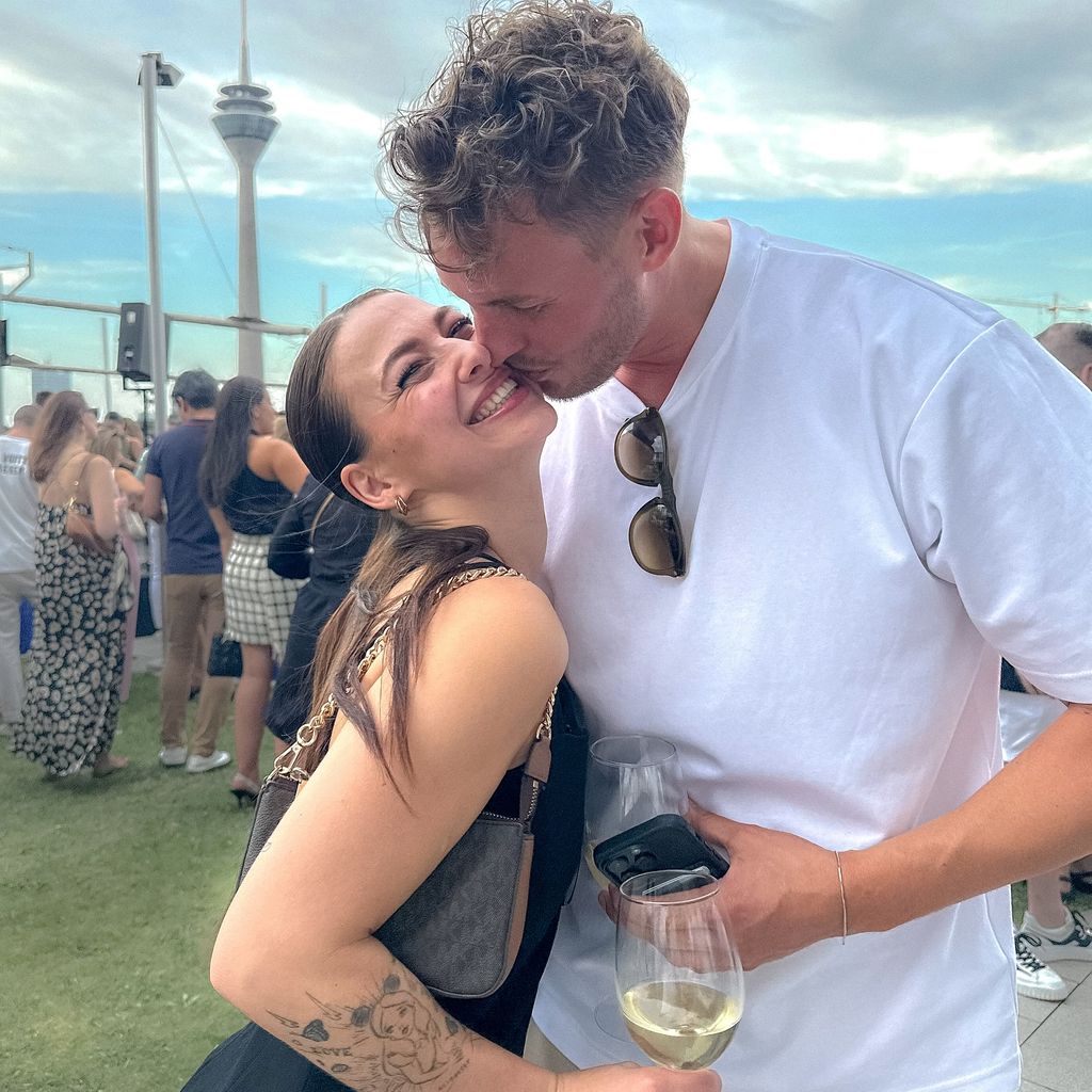 "Die Bachelors"-Leonie, TV-Bekanntheit, mit ihrem Partner