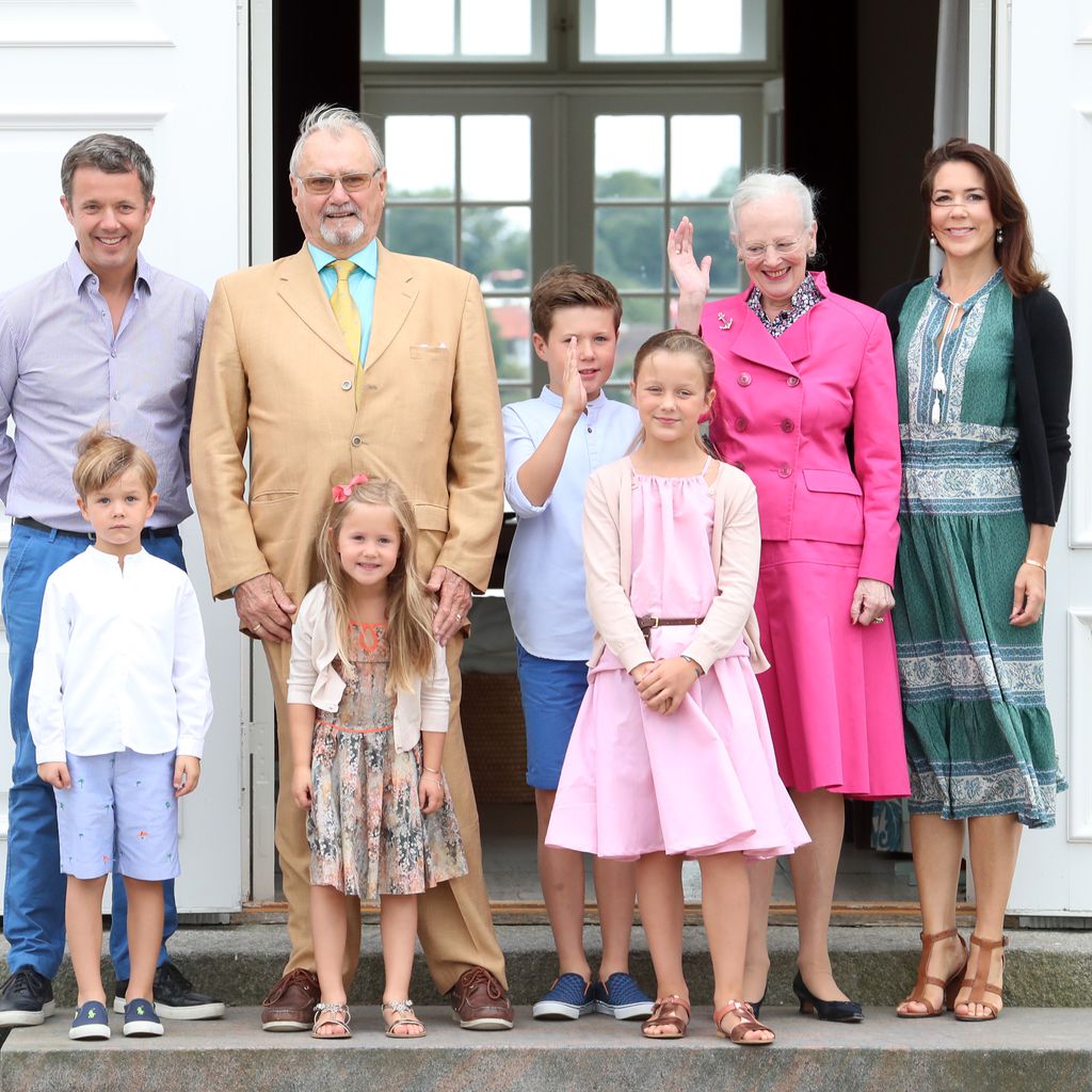 Königin Margrethe von Dänemark mit ihrem Sohn Prinz Frederik und seiner Familie