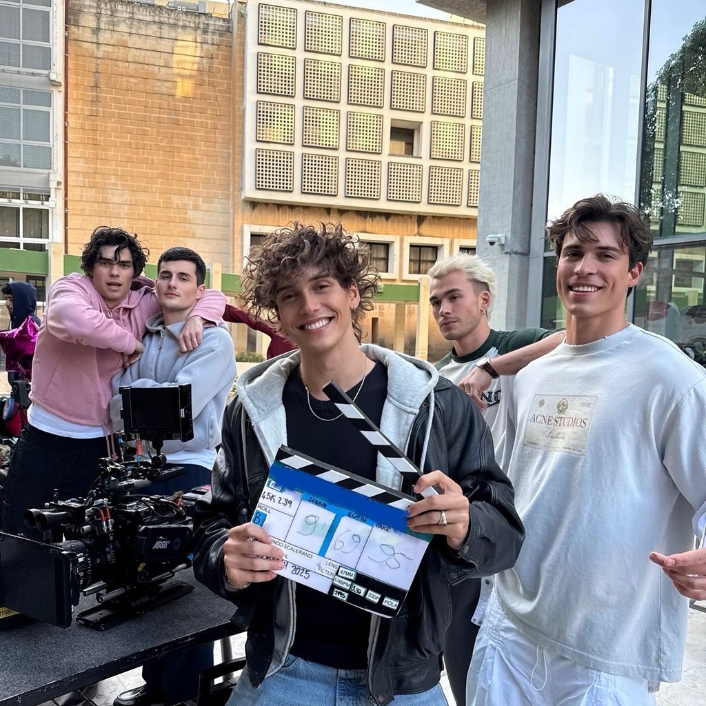 Die Elevator Boys am Set ihres Films, 2025