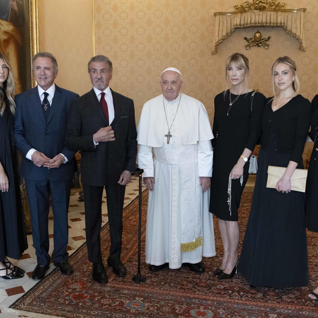 Die Familie Stallone mit Papst Franziskus