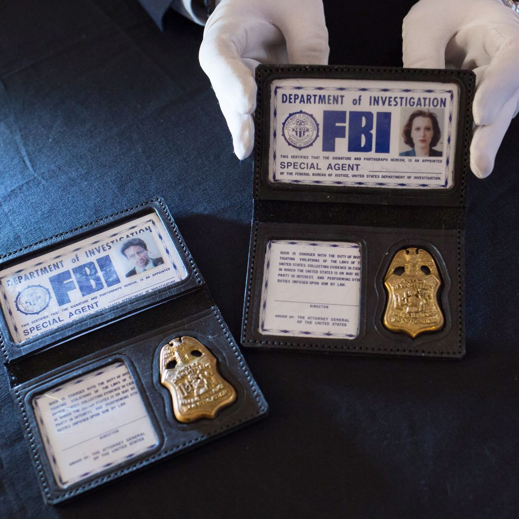 Die FBI-Ausweise von Scully und Mulder (X Files) bei einer Londoner Auktion im Jahr 2016