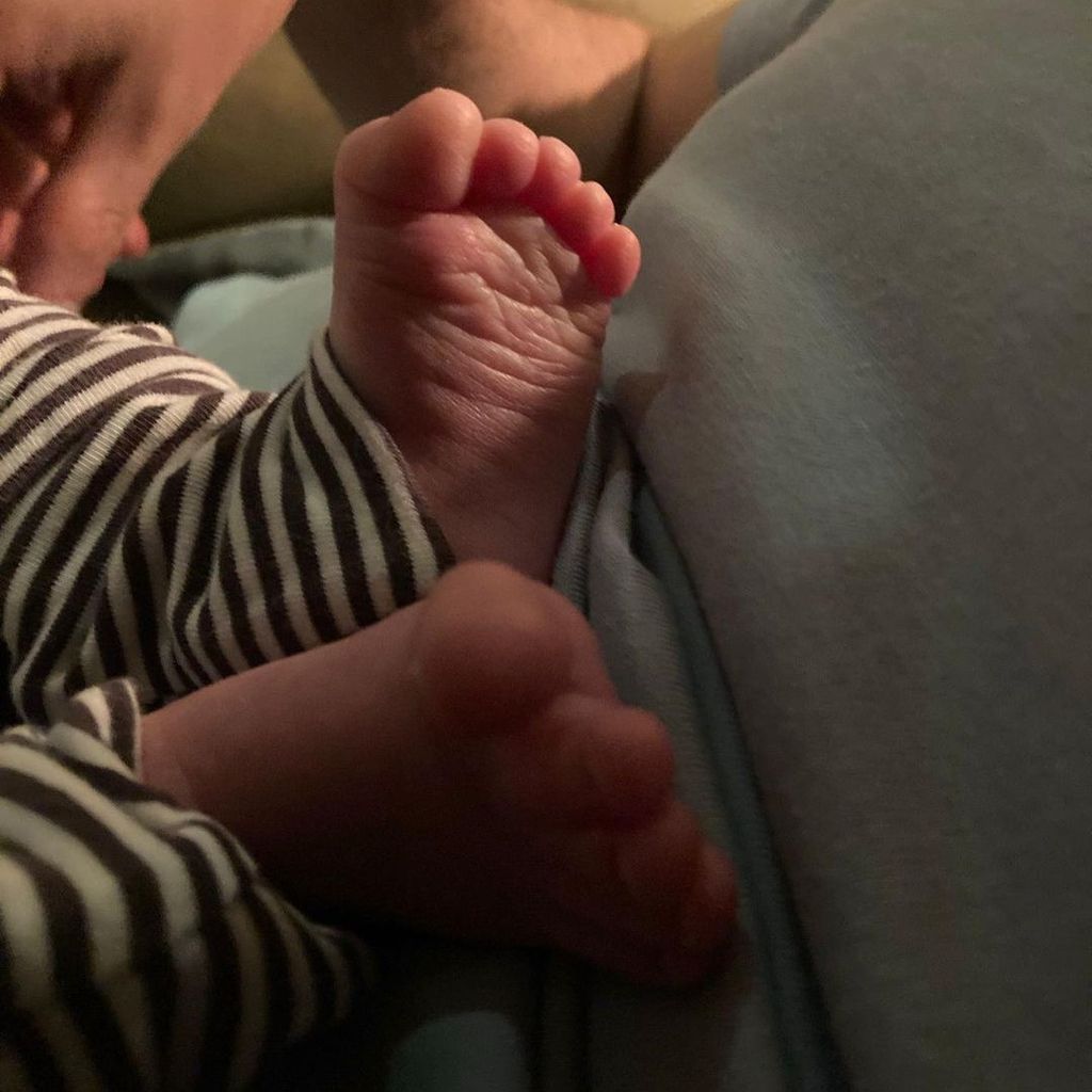 Die Füße von Katie Meluas Baby