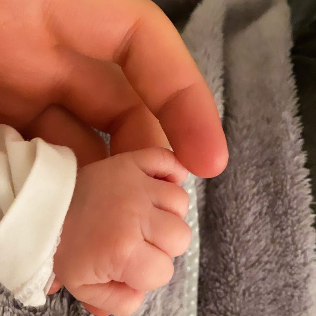 Die Hände von Julian Claßen und seiner Tochter Emily