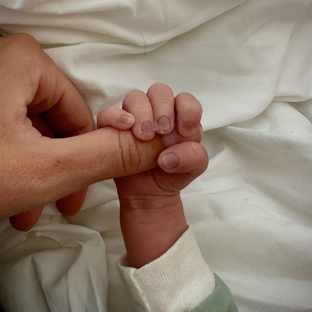 Die Hand von Liev Schreibers Baby