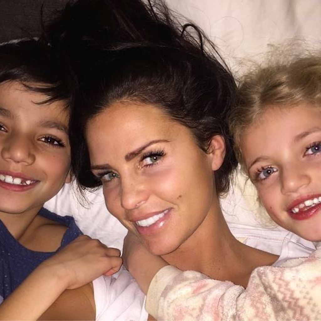 Katie Price mit ihren Kindern Junior und Princess