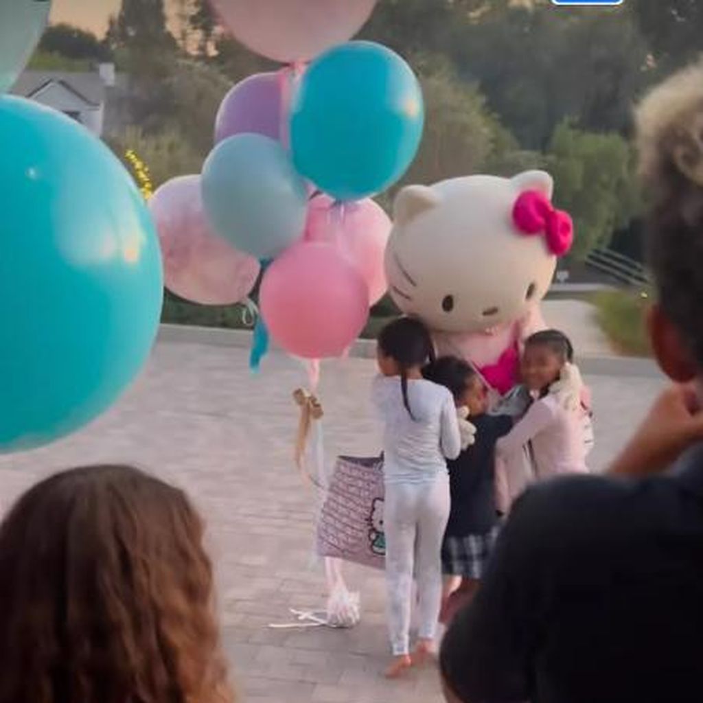 Die Kardashian-Kids mit Hello Kitty