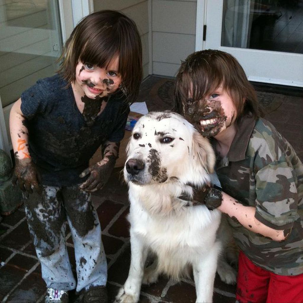 Die Kinder von James Marsden mit ihrem Hund Buddy