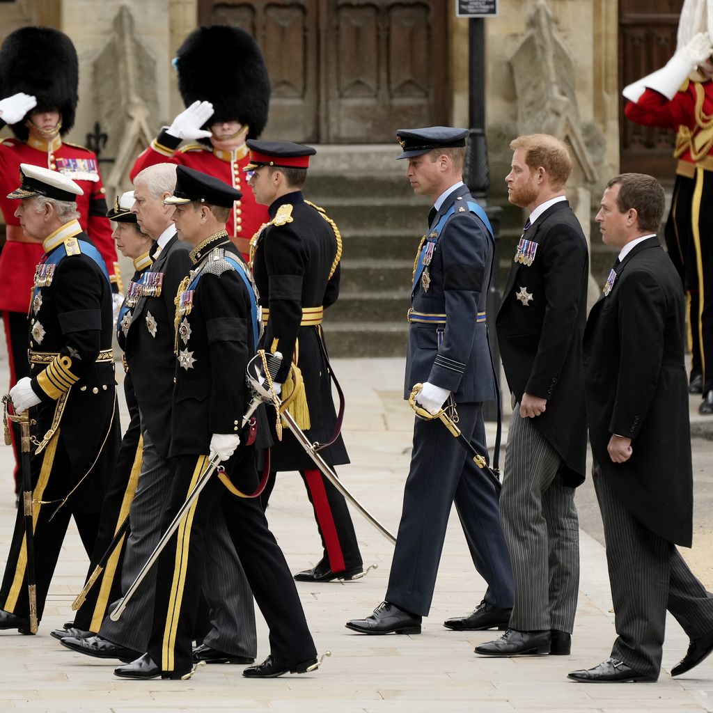Die königliche Familie während des Trauerzugs der Queen