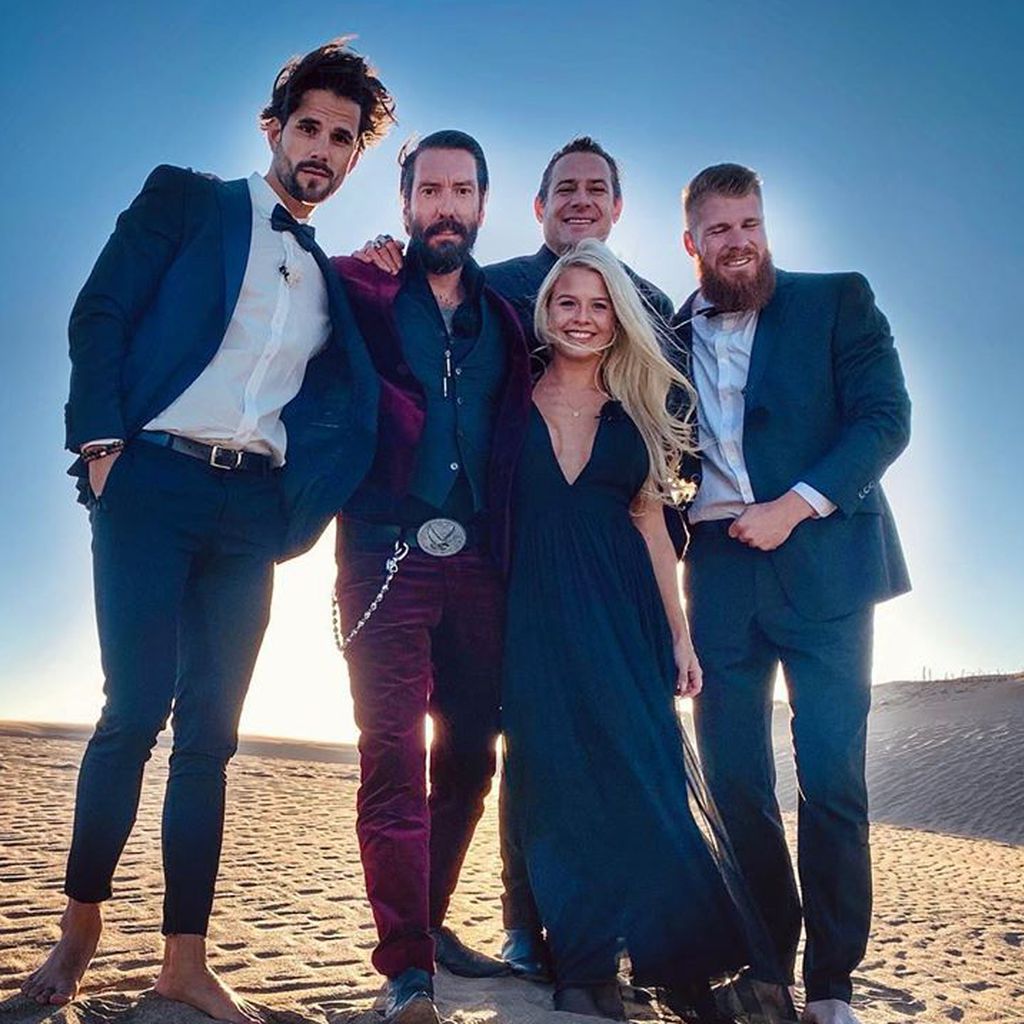 Die Moderatoren und der Cast von "The Mole"
