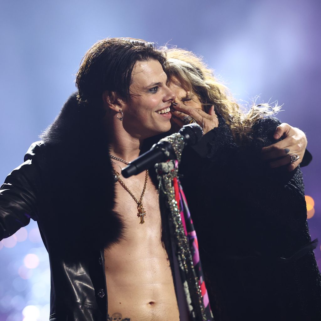 Yungblud und Steven Tyler zollen Ozzy Osbourne bei den MTV Video Music Awards Tribut, '25 New York.