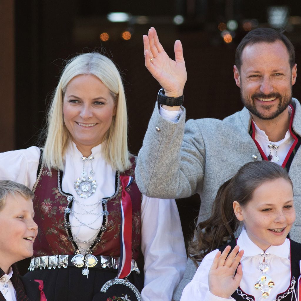 Mette-Marit, Haakon, Sverre Magnus von Norwegen und Ingrid Alexandra von Norwegen