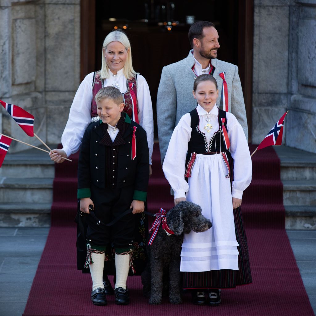 Mette-Marit, Haakon, Sverre Magnus von Norwegen und Ingrid Alexandra von Norwegen
