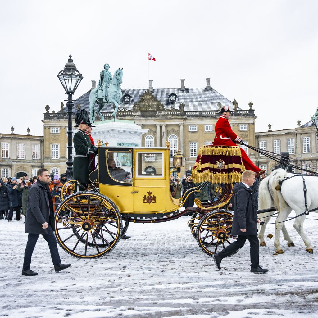 Die Pferdekutsche von Königin Margrethe von Dänemark in Kopenhagen, Januar 2024