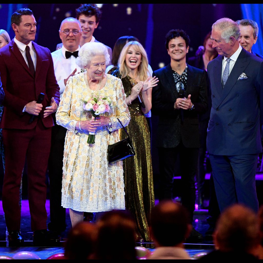 Queen Elizabeth II. (m.) an ihrem Geburtstag in der Royal Albert Hall in London