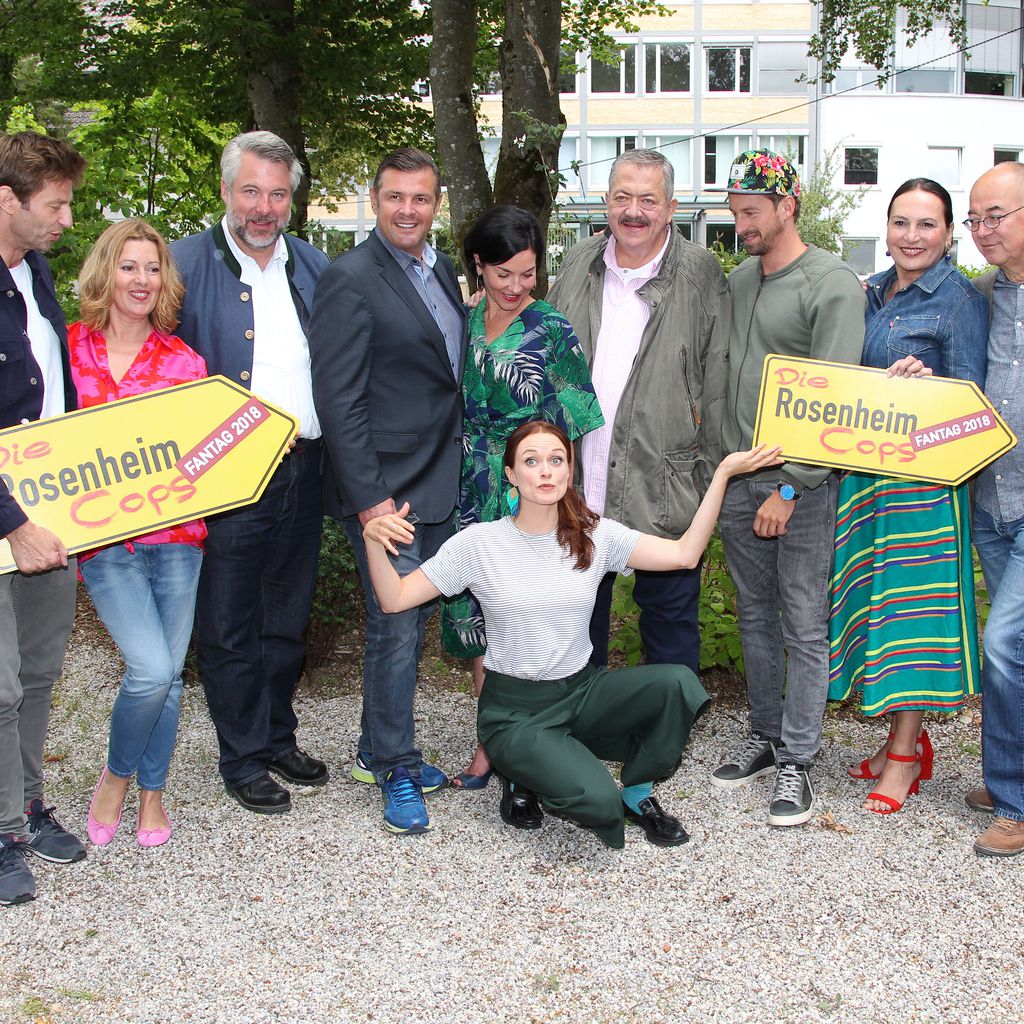 "Die Rosenheim Cops"-Cast auf dem Gelände von Bavaria Film