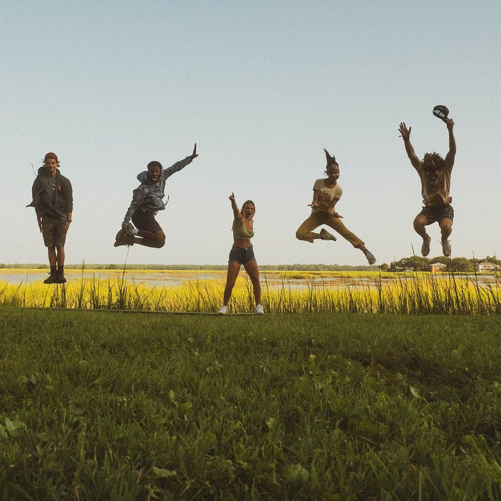 Die "Outer Banks" Crew zusammen am Set