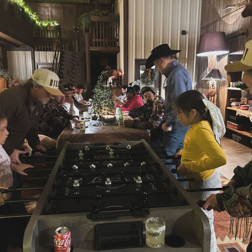 Die Schumachers feiern mit ihrem Team Weihnachten auf der XCS Ranch