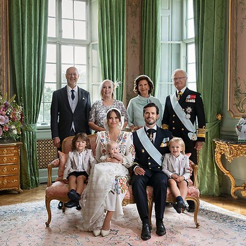 Prinzessin Sofia, Prinz Carl Philip, ihre Kinder, Königin Silvia und König Carl XVI. Gustaf