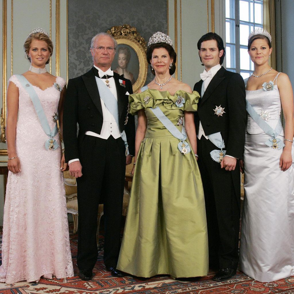 Die schwedischen Royals König Carl Gustaf und Königin Silvia mit ihren drei Kindern