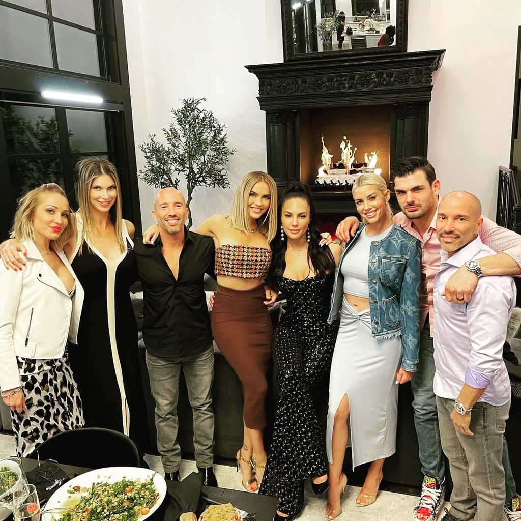Die "Selling Sunset"-Stars Mary, Maya, Jason, Chrishell, Amanza, Heather, Romain und Brett