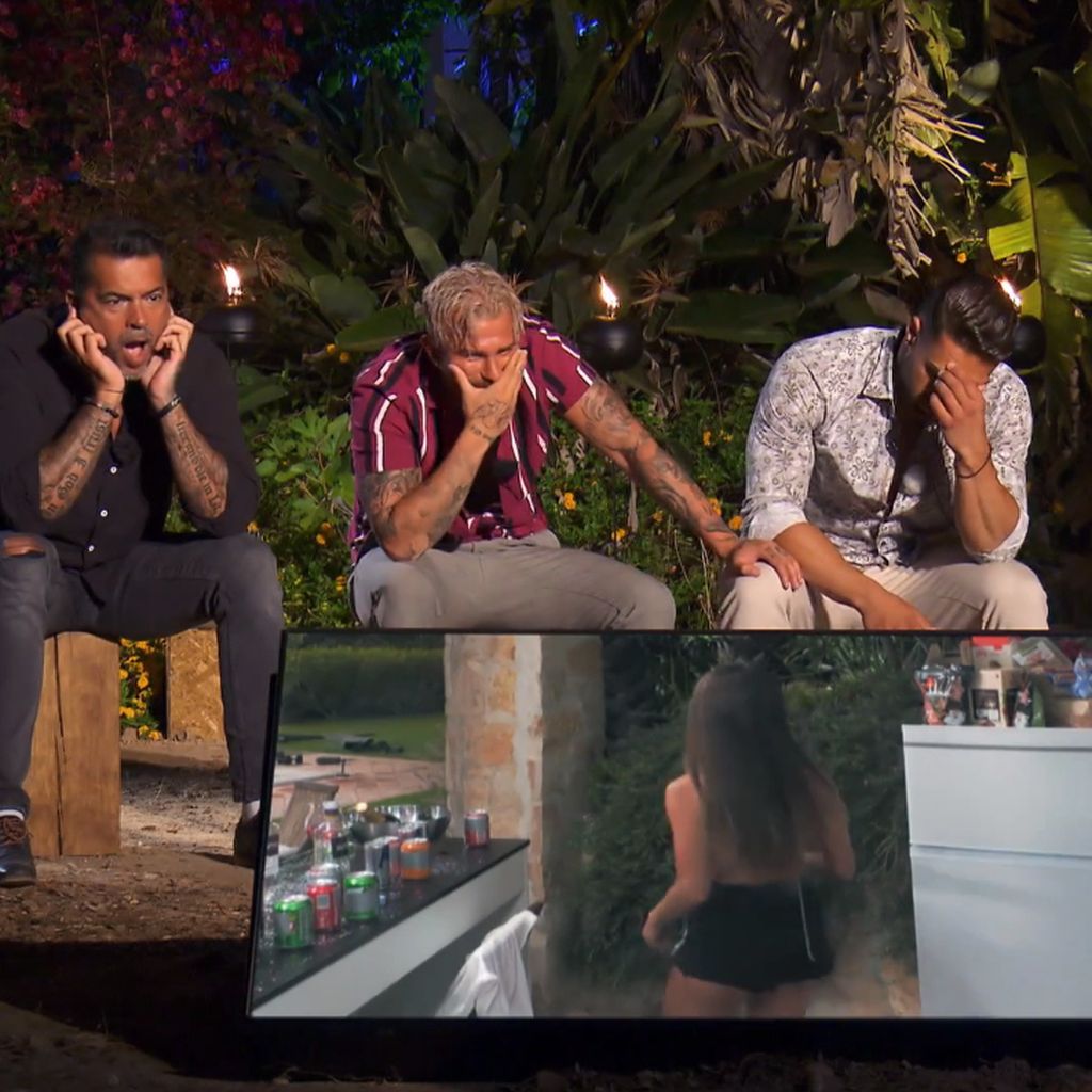 Die "Temptation Island V.I.P."-Kandidaten beim Lagerfeuer