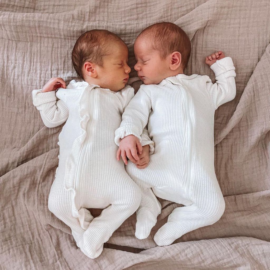 Die Zwillinge von Arie Luyendyk, Jr. und Lauren Burnham: Senna und Lux