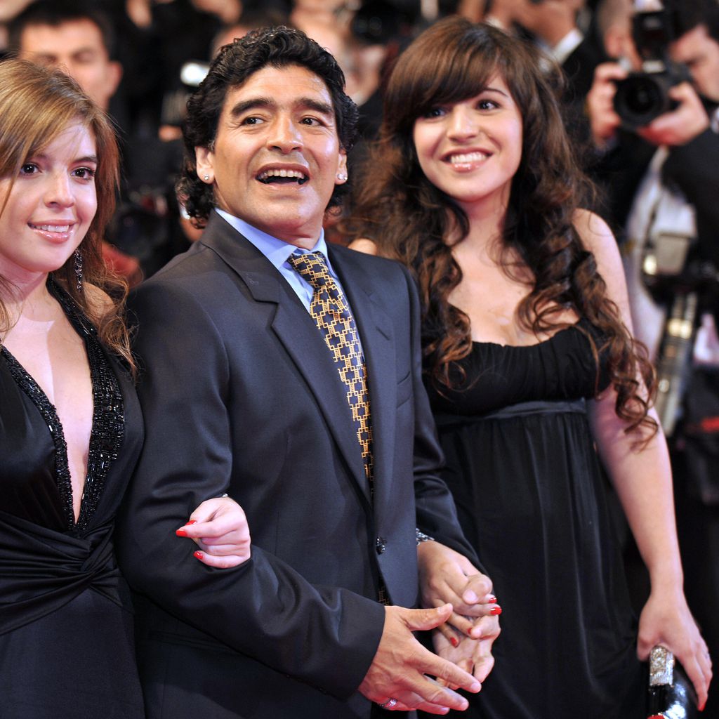 Diego Maradona mit seinen Töchtern Dalma und Giannina, 2008
