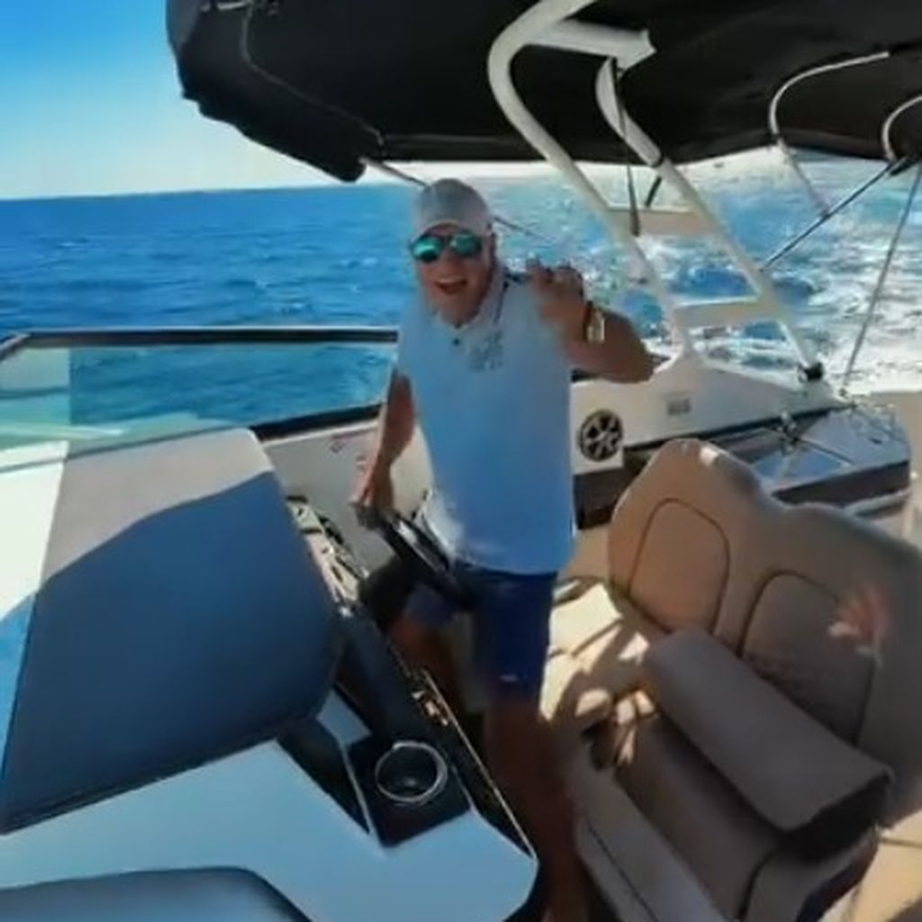 Dieter Bohlen genießt den Sommer auf dem Boot