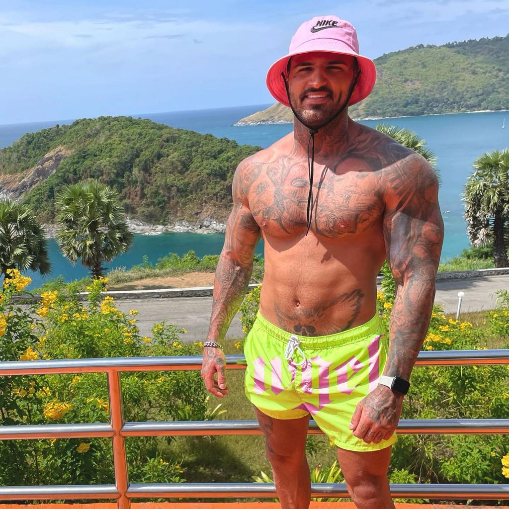 Diogo Sangre posiert in Badehose