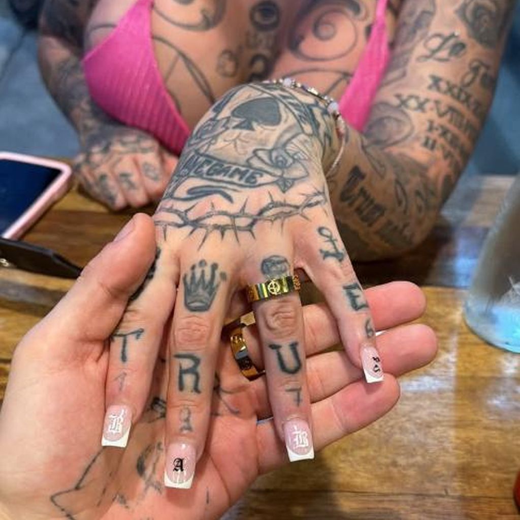 TV-Star Diogo Sangre und Leoni Baltz' Hände