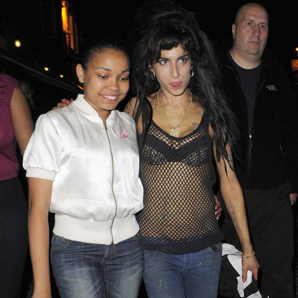 Dionne Bromfield und Amy Winehouse im August 2008