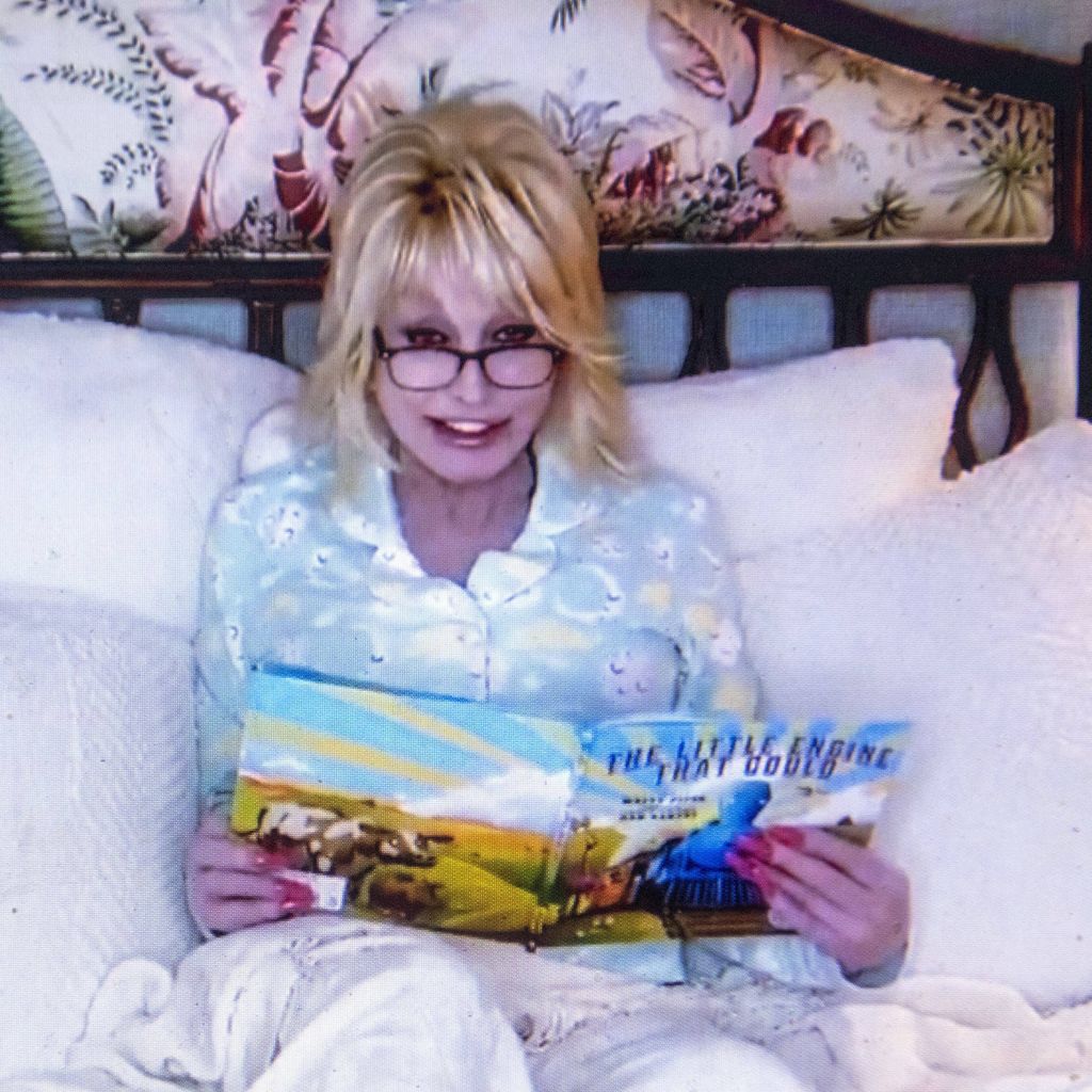 Dolly Parton liest "The Little Engine That Could", 2020