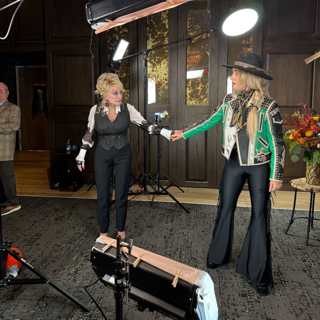Dolly Parton und Lainey Wilson.